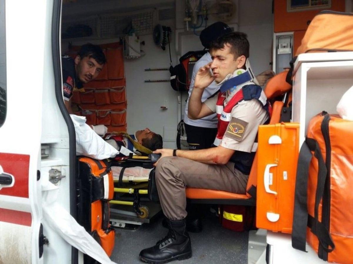 Jandarma Aracı Otomobille &Ccedil;arpıştı: 1 &Ouml;l&uuml;, 2 Yaralı
