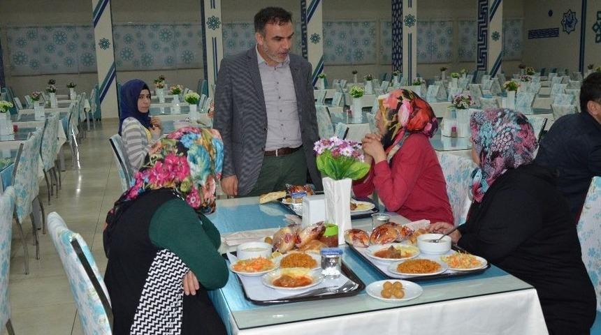 Hasta Yakınları Ve Sağlık &Ccedil;alışanları İftarda Buluştu