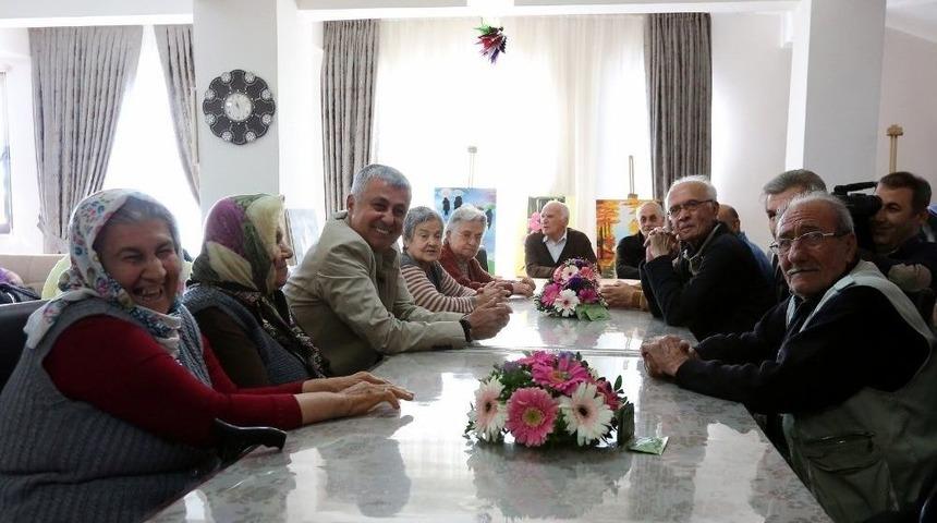 Babalar G&uuml;n&uuml; Huzurevi&rsquo;nde Kutlandı