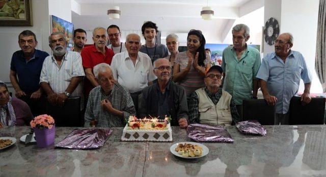 Babalar Günü Huzurevi’nde Kutlandı 1