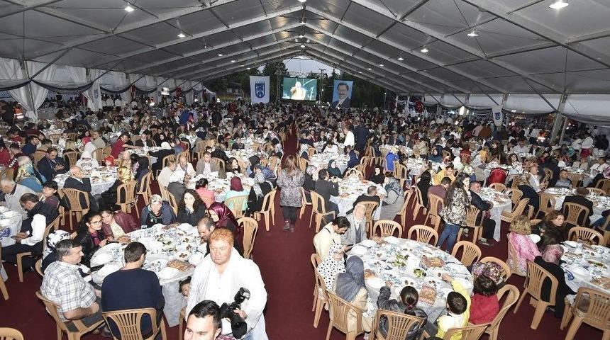 Başkan G&ouml;k&ccedil;ek Şehit Aileleri Ve Gazilerle İftarda Buluştu