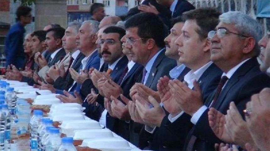 Bakan Zeybekci: Bu Millet Asla Esir Olmadı, Dizleri &Uuml;zerine &Ccedil;&ouml;kmedi