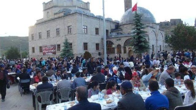Bakan Zeybekci: Bu Millet Asla Esir Olmadı, Dizleri &Uuml;zerine &Ccedil;&ouml;kmedi 1