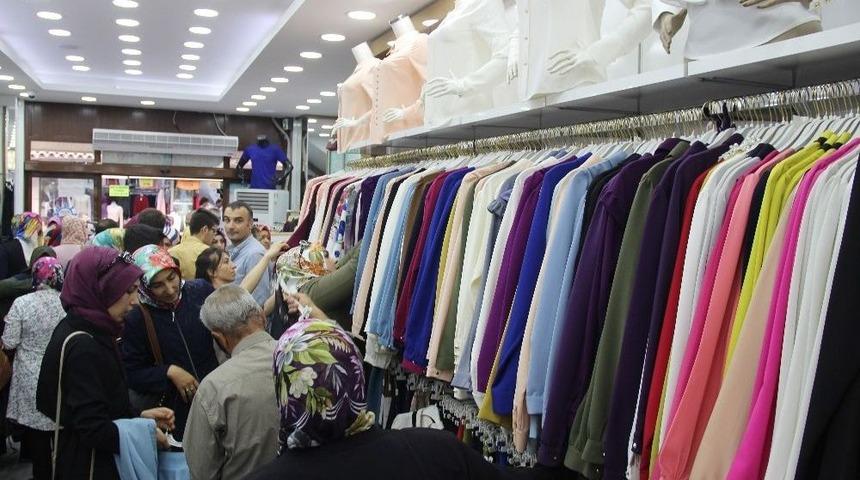 Tarihi Bedesten &Ccedil;arşısında Bayram Hareketliliği