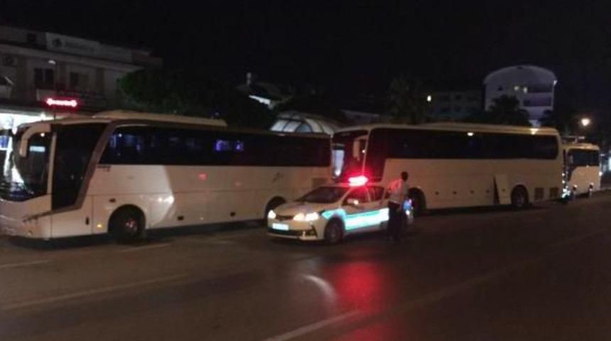 Park Halindeki Tur Otob&uuml;slerine Gece Yarısı Baskını