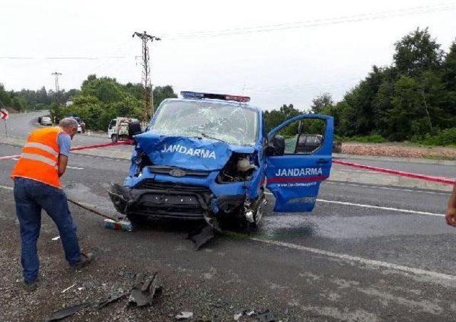 Zonguldak'ta Otomobil Ile Askeri Araç Çarpıştı: 1 Ölü, 2 Yaralı