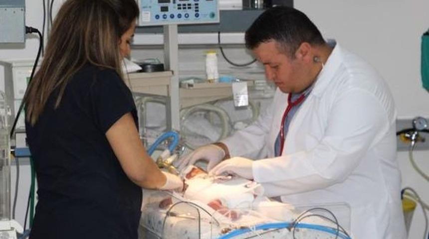 Annesi &Ouml;ld&uuml;r&uuml;l&uuml;rken, Sezaryenle Alınan Bebeğin Durumu Kritik