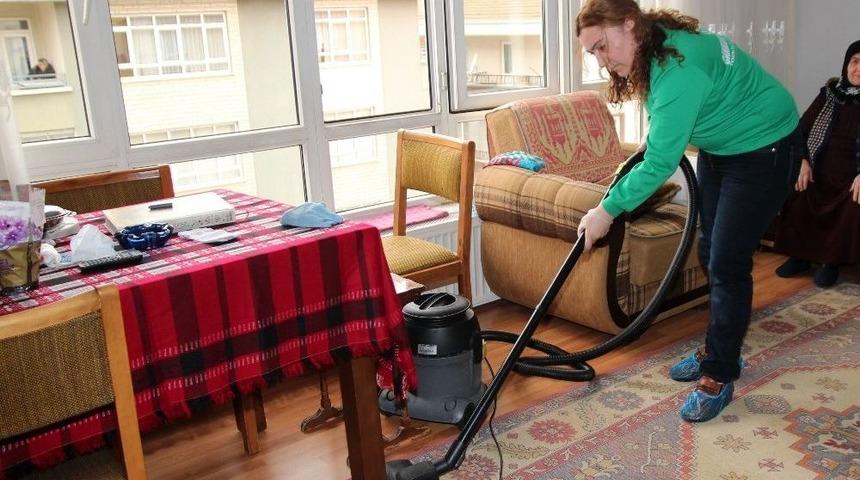 &Ccedil;ankaya&rsquo;da İhtiya&ccedil; Sahibi Vatandaşa &Uuml;cretsiz Bayram Temizliği