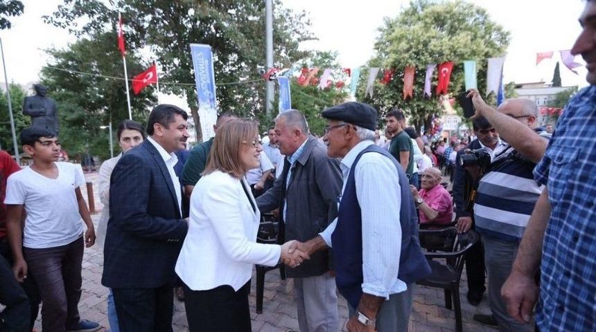 Başkan Şahin, İftar Sofralarında Vatandaşlarla Buluşuyor