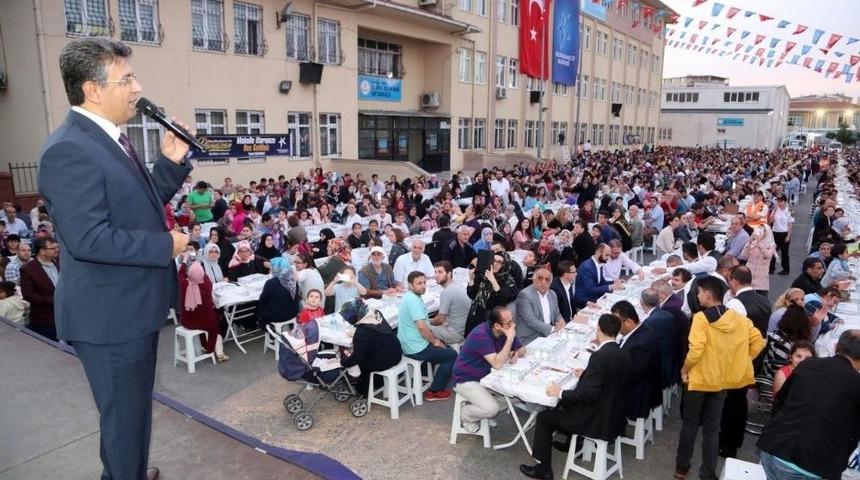 İftarda T&uuml;m M&uuml;sl&uuml;manlar İ&ccedil;in Dua