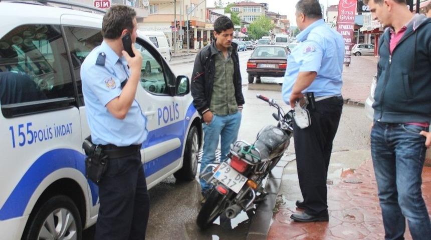 (&ouml;zel Haber) Ehliyetsiz Kaza Yapıp Ka&ccedil;an Suriyeli Polisi Peşine Taktı