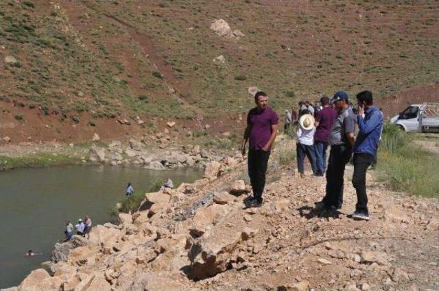 Zap Deresi'ne Uçan Cipteki 1 Kişinin Daha Cesedine Ulaşıldı