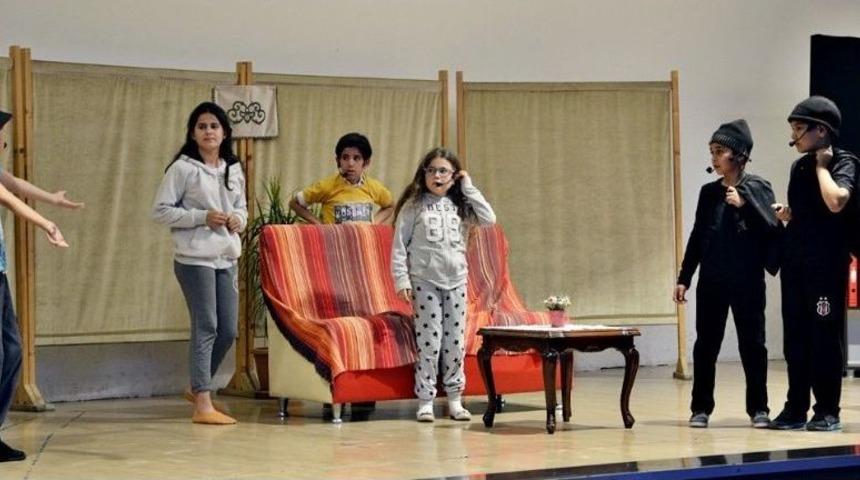 Mustafakemalpaşa&rsquo;da Sahne &Ccedil;ocukların