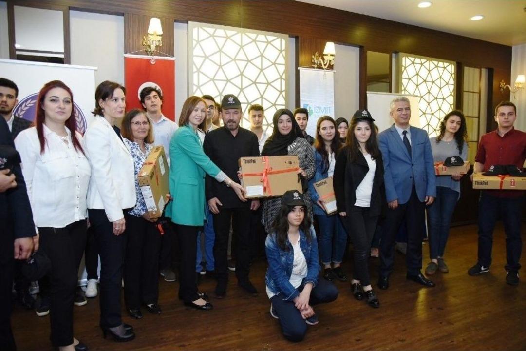 Başkan Doğan Şehit &Ccedil;ocuklarına Hediyeler Verdi