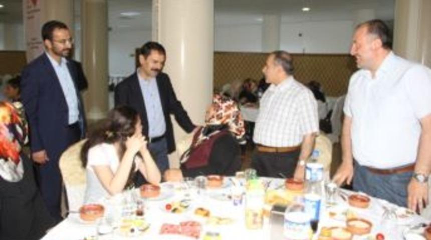 Vali Aktaş, Şehit Aileleri Ve Gaziler İle İftar Bir Araya Geldi