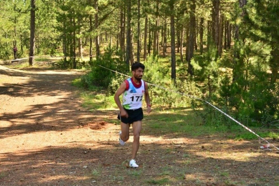 T&uuml;rkiye Dağ Koşusu Şampiyonası Ve Milli Takım Se&ccedil;meleri Muratdağı Termal Kayak Merkezinde Yapıldı