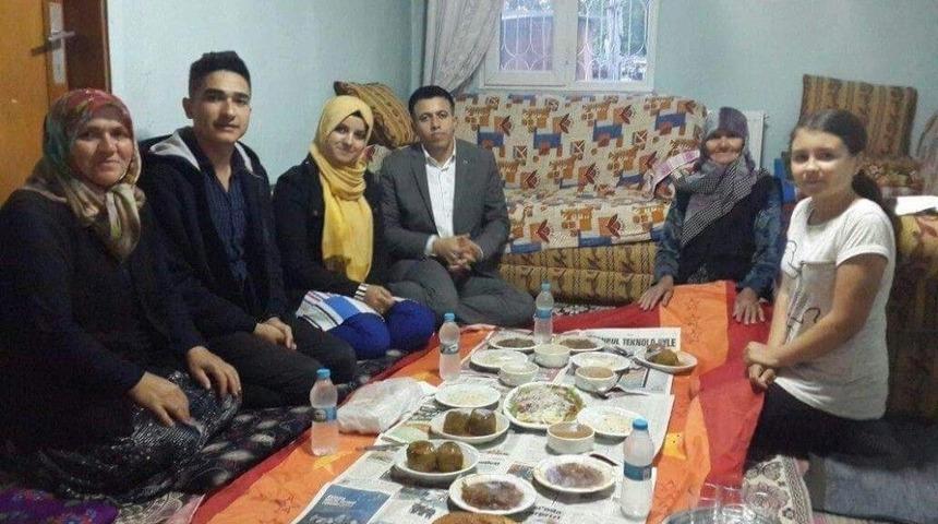 Kaymakam Kadir Yurdag&uuml;l İftar Yemeği Dağıttı