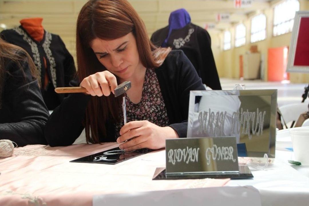 Unutulmaya Y&uuml;z Tutmuş Sanatlar Yaşatılmaya &Ccedil;alışıyor