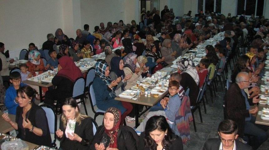 Mahmudiye&rsquo;de Yağmur İftara Engel Olmadı
