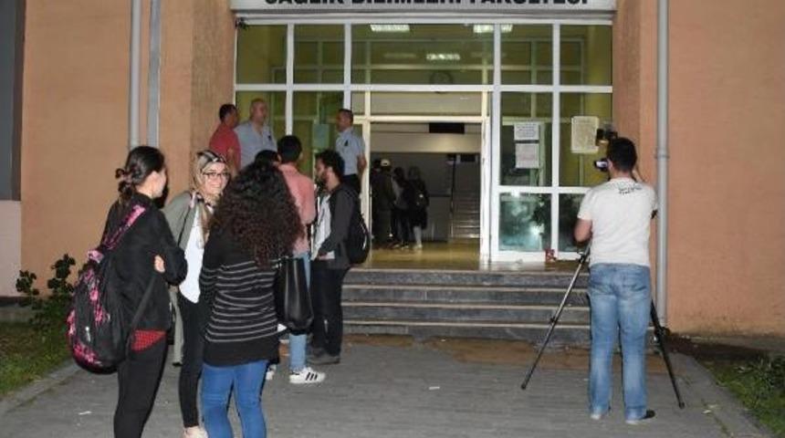 Rekt&ouml;r &Ouml;ğrenciler Sokakta Bırakmadı