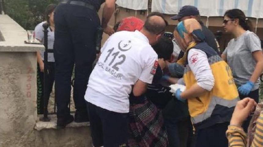 Koluna Demir Parmaklık Saplandı