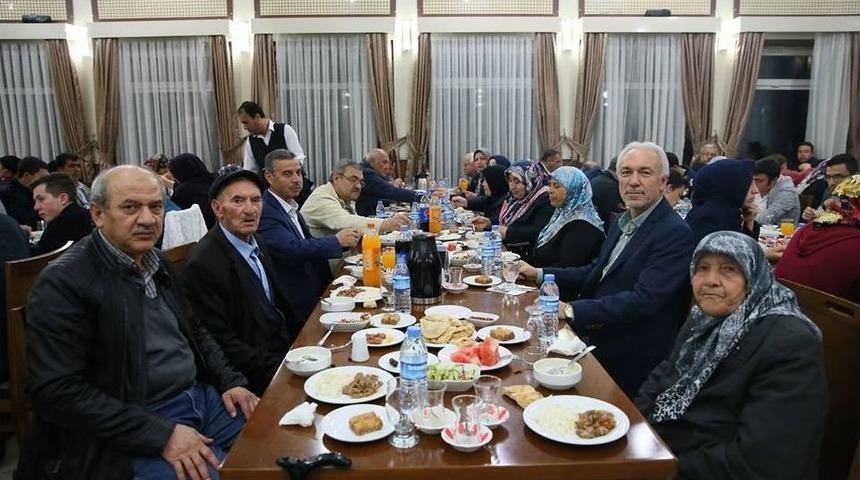 K&uuml;tahya Belediyesinden Şehit Aileleri Ve Yakınlarına İftar