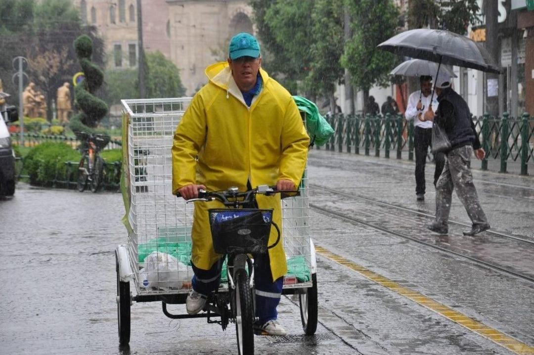 Eskişehir&rsquo;de Yağmur Etkili Oldu