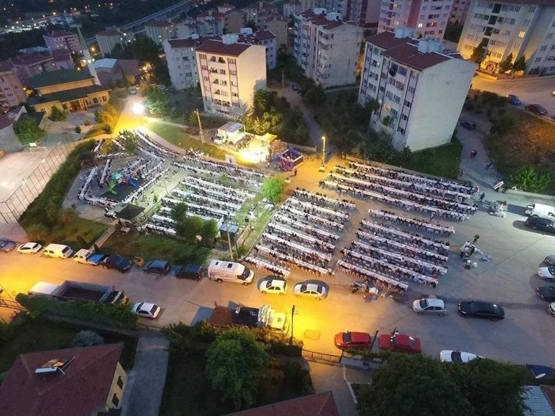 Toki&rsquo;de Kurulan İftar Sofrası İle G&ouml;n&uuml;ller Bir Oldu