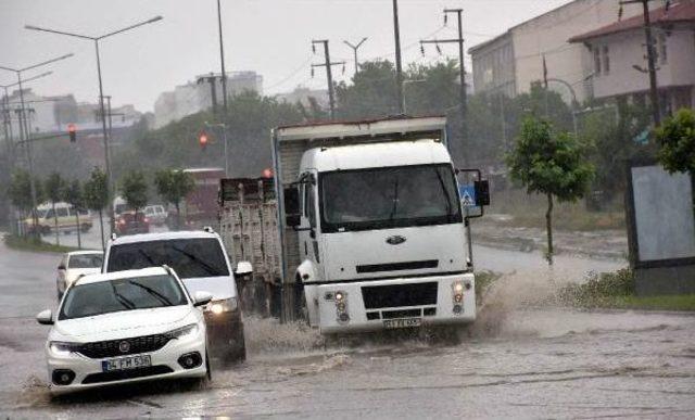 Çorlu'da Yağmur Etkili Oldu, Eğitim Uçuşları Iptal Edildi