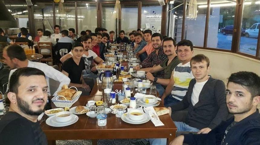 Başkan Duymuş, Gen&ccedil;lerle İftar Sofrasında Buluştu