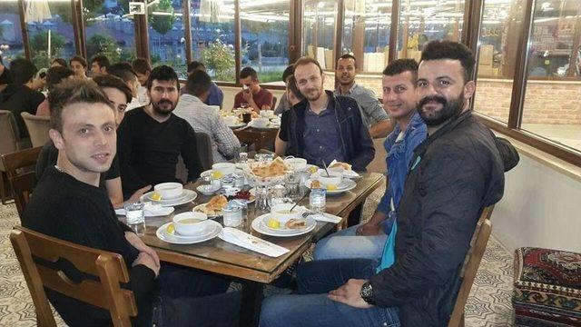 Başkan Duymuş, Gen&ccedil;lerle İftar Sofrasında Buluştu 3