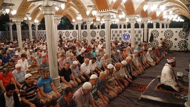 ’şehr-i Ramazan’a Uğur Işılak İmzası