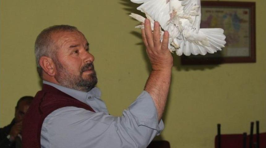 Maaşlarıyla Kuş Mezatında A&ccedil;ık Arttırmayla G&uuml;vercin Alıyorlar