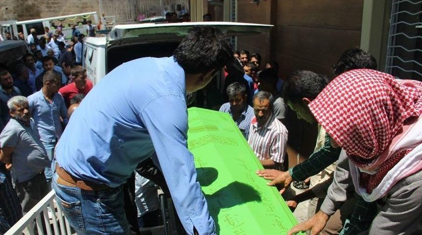 Sahur İ&ccedil;in Ekmek Almaya Giderken Ge&ccedil;irdiği Kazada &Ouml;ld&uuml;