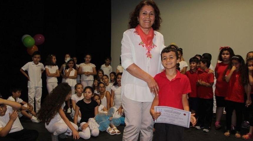 Kuşadası&rsquo;nda Drama Kursiyerleri Sertifika Aldı