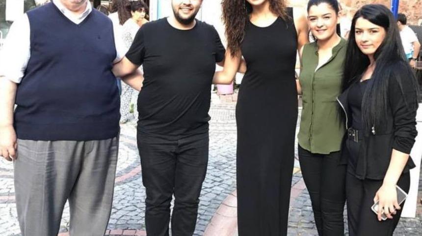 Azra Akın Sevgilisinin Memleketinden &Ccedil;ıkmıyor