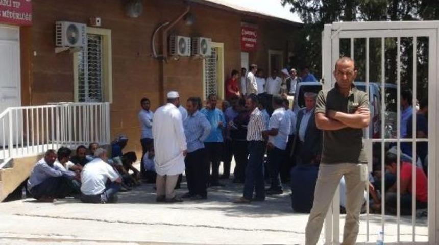 Sahurda Ekmek Almaya Giderken Kazada &Ouml;ld&uuml;