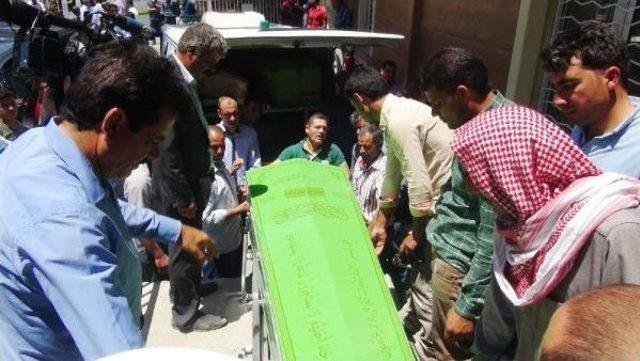 Sahurda Ekmek Almaya Giderken Kazada &Ouml;ld&uuml; 2