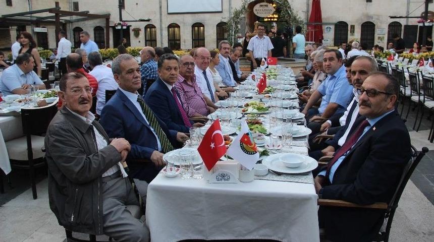 Gazeteciler, Gaziantep&rsquo;teki İftar Yemeğinde Buluştu