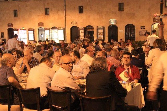 Gazeteciler, Gaziantep’teki İftar Yemeğinde Buluştu