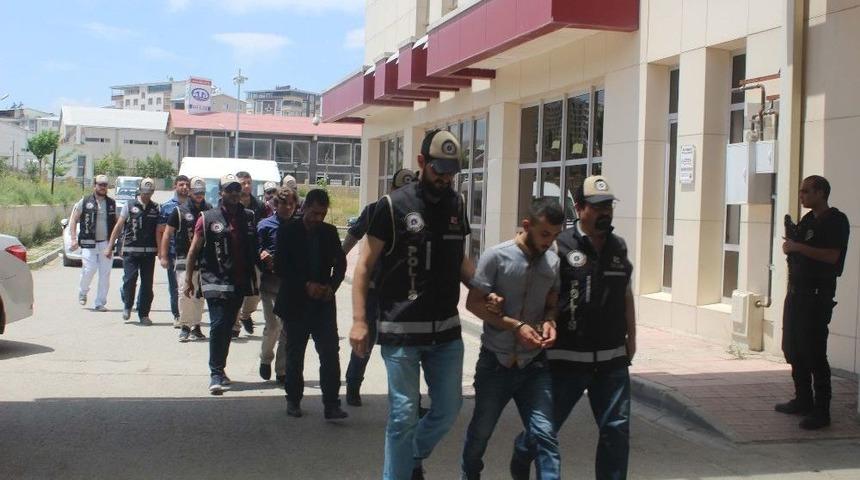 Muş&rsquo;ta Su&ccedil; &Ouml;rg&uuml;t&uuml; Operasyonu: 15 G&ouml;zaltı