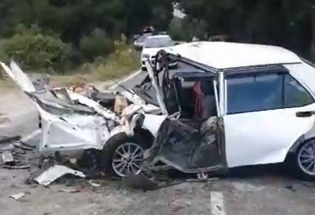 Milas&rsquo;ta 3 Otomobil Birbirine Girdi; 4 Yaralı 1