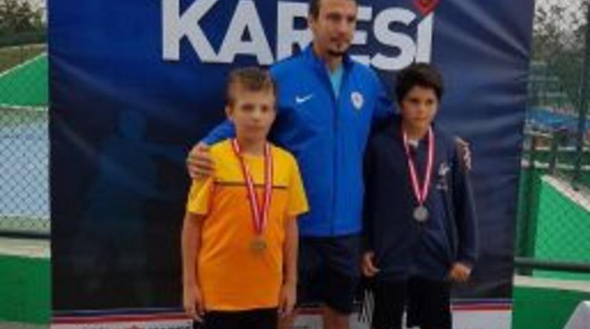 Yıldırımlı Tenis&ccedil;ilerden &Ccedil;ifte Şampiyonluk