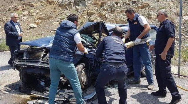 Sivas'ta Otomobil Ile Hafif Ticari Araç Çarpıştı: 1 Ölü, 1 Yaralı