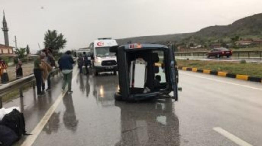 Tosya&rsquo;da Kamyonet Devrildi: 1 Yaralı