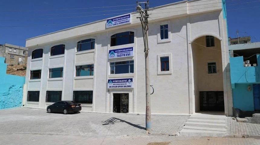 Ekinci,bitmek &Uuml;zere Olan &Ccedil;ok Ama&ccedil;lı Salonda İncelemelerde Bulundu