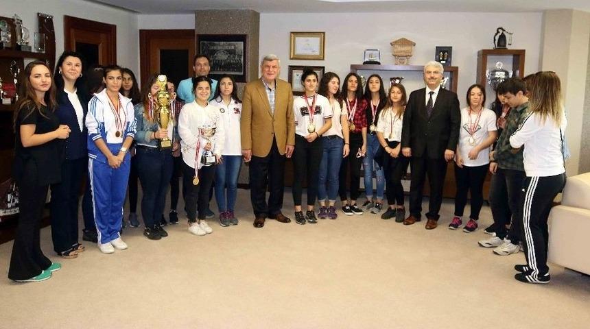 Başkan Karaosmanoğlu: &ldquo;65 Yaşındayım Her G&uuml;n Spor Yapıyorum&rdquo;