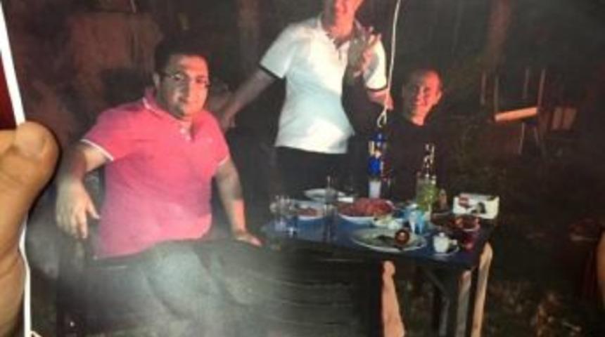 Ak Parti'li Turan: 'rabia Işareti' Yaptığını Iddia Ettiği Kişi, Galatasaray'ın 4 Yıldız Almasına Vurgu Yapan Bir Işaret Yapıyor