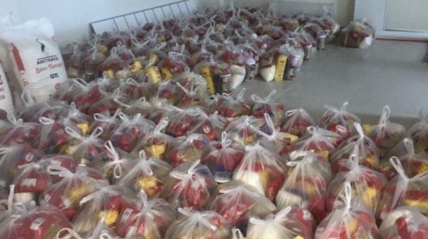 Gediz Esnafa Dayanışma Derneğinden 250 Aileye Gıda Yardımı