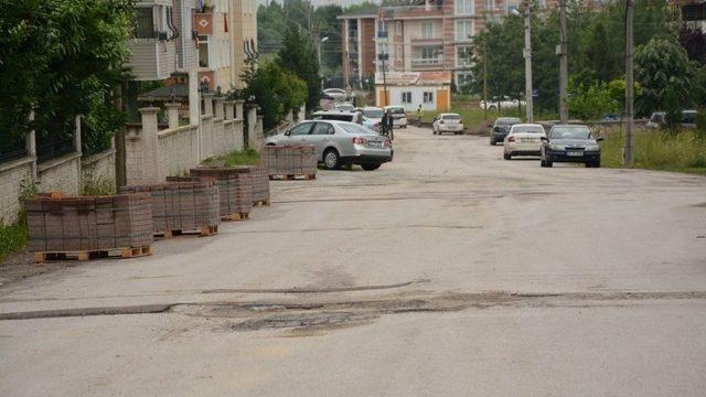 Kartepe Ataevler Mahallesi’nde Kaldırım Düzenlemesi